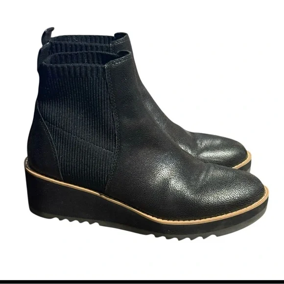 Eileen Fisher Black Leather Ribbed Ankle Booties - Picture 2 of 5